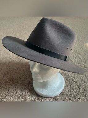 Dorfman Pacific Wool Felt Fedora Hat in gray with Black Band